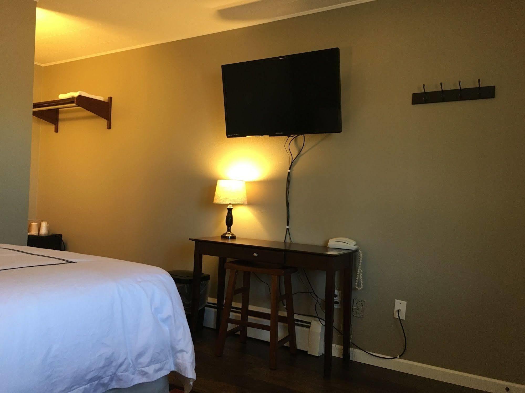Colonial Motel And Rv Park Mandan 外观 照片