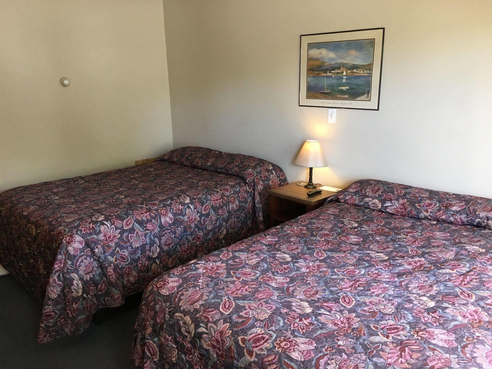 Colonial Motel And Rv Park Mandan 外观 照片